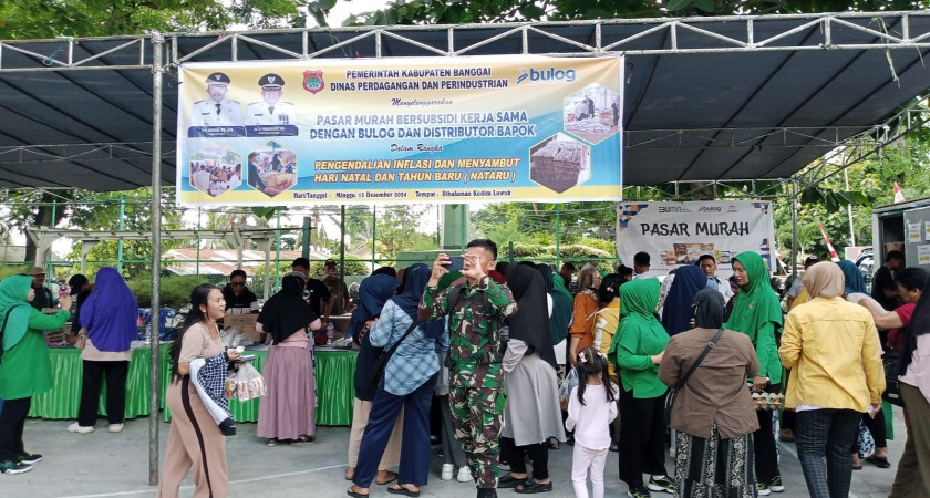 Peringati Hari Juang TNI-AD, Disdagrin Banggai Laksanakan Pasar Murah